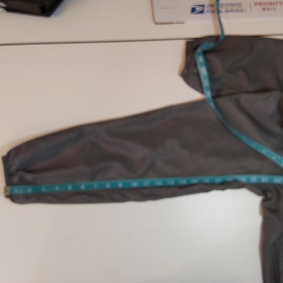 North Face Gray Wind Breaker Women's Size Medium - Picture 6 of 6